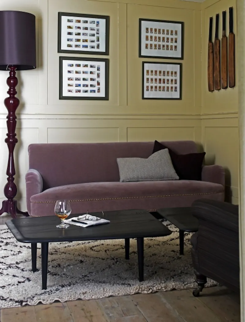Living Room at Queen Anne hotel near Slough, R009 (photo 6)