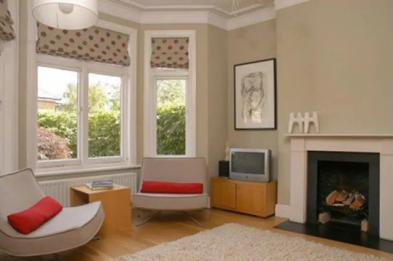 Fireplace at Film location E308 in London (photo 3)