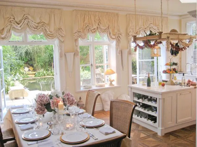 Dining room at Split Fulham home, E311 (photo 3)