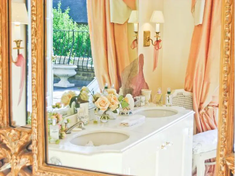 Bathroom at Split Fulham home, E311 (photo 30)