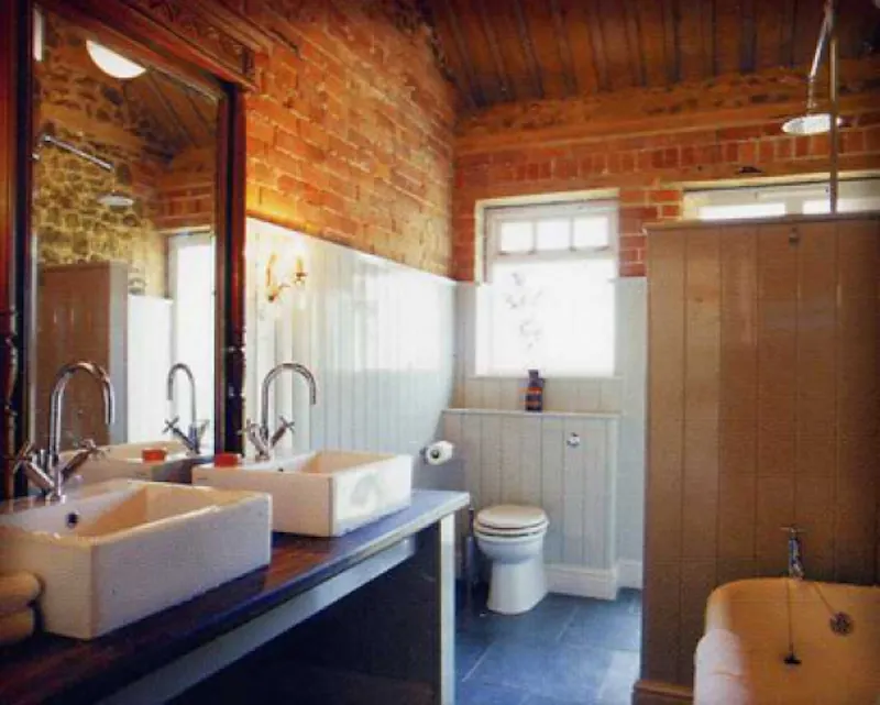 Bathroom at Film location F385 in Norfolk (photo 5)