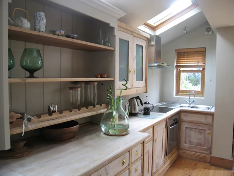 Barnes home with warm interiors, B1485 (photo 1)