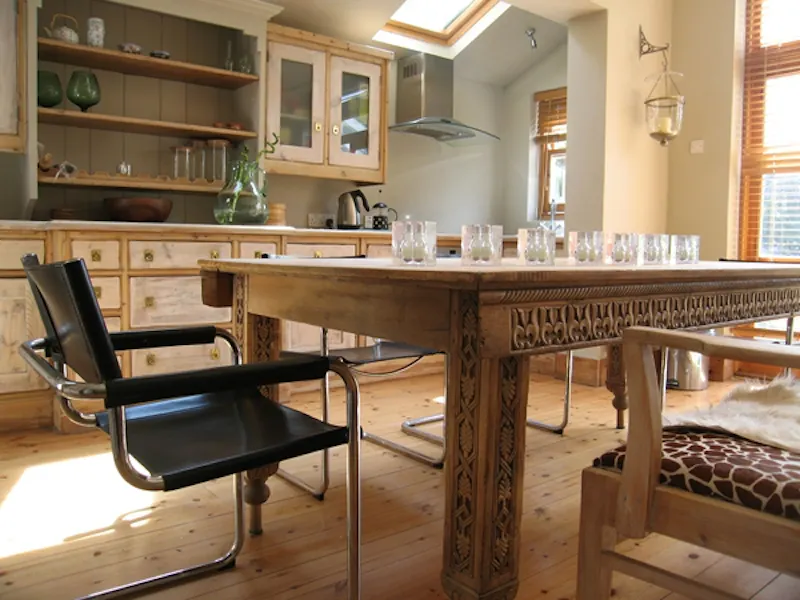 Barnes home with warm interiors, B1485 (photo 3)
