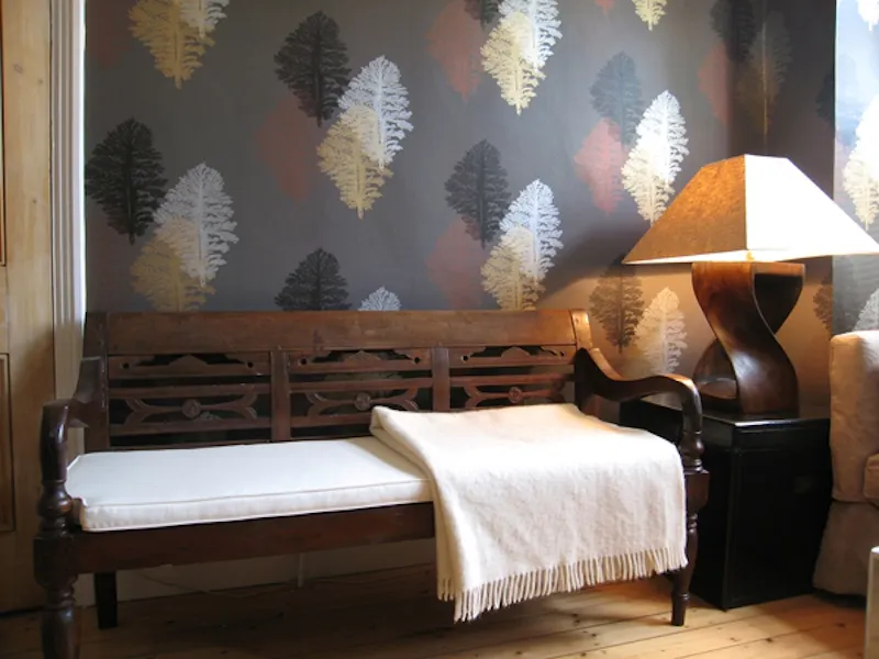 Wallpaper at Barnes home with warm interiors, B1485 (photo 11)