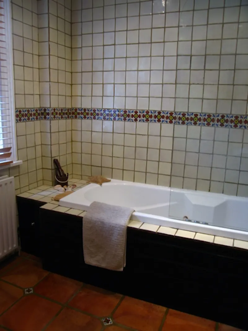 Bathroom at Barnes home with warm interiors, B1485 (photo 23)
