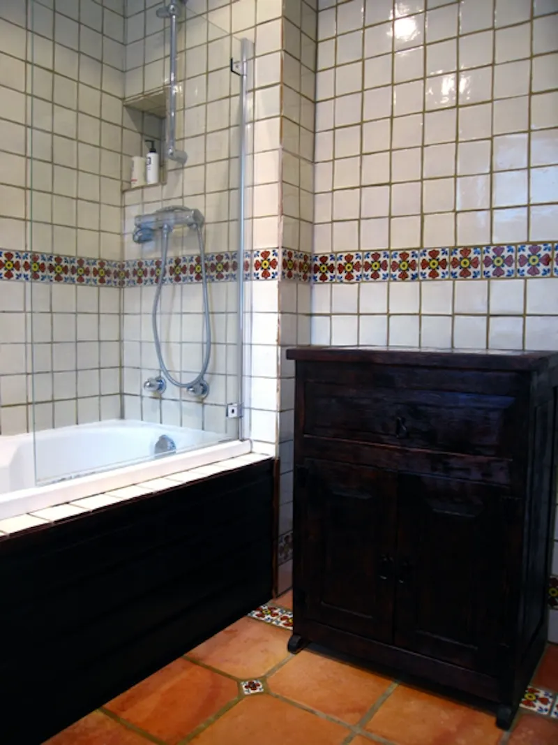 Barnes home with warm interiors, B1485 (photo 24)