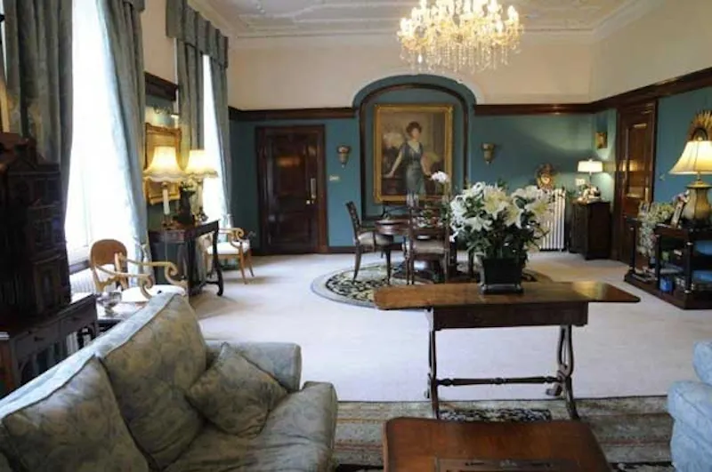 Dining room at Palladian house in Blackwater, A1121 (photo 5)