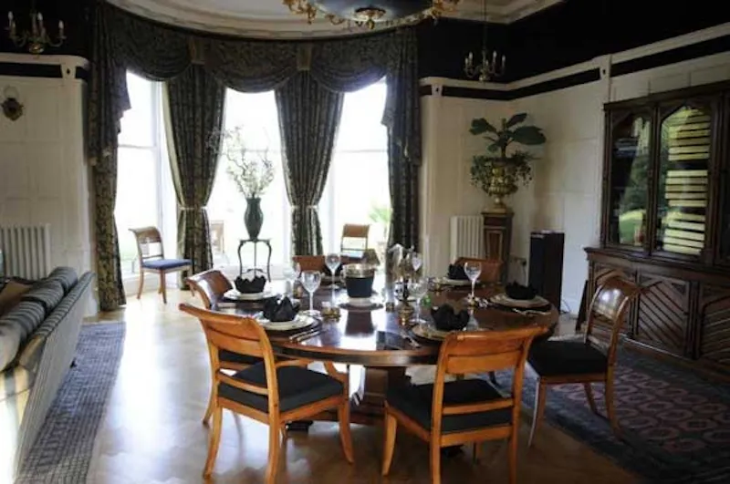 Dining room at Palladian house in Blackwater, A1121 (photo 8)