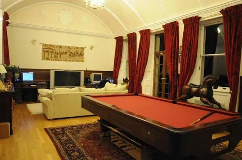 Games room at Palladian house in Blackwater, A1121 (photo 12)