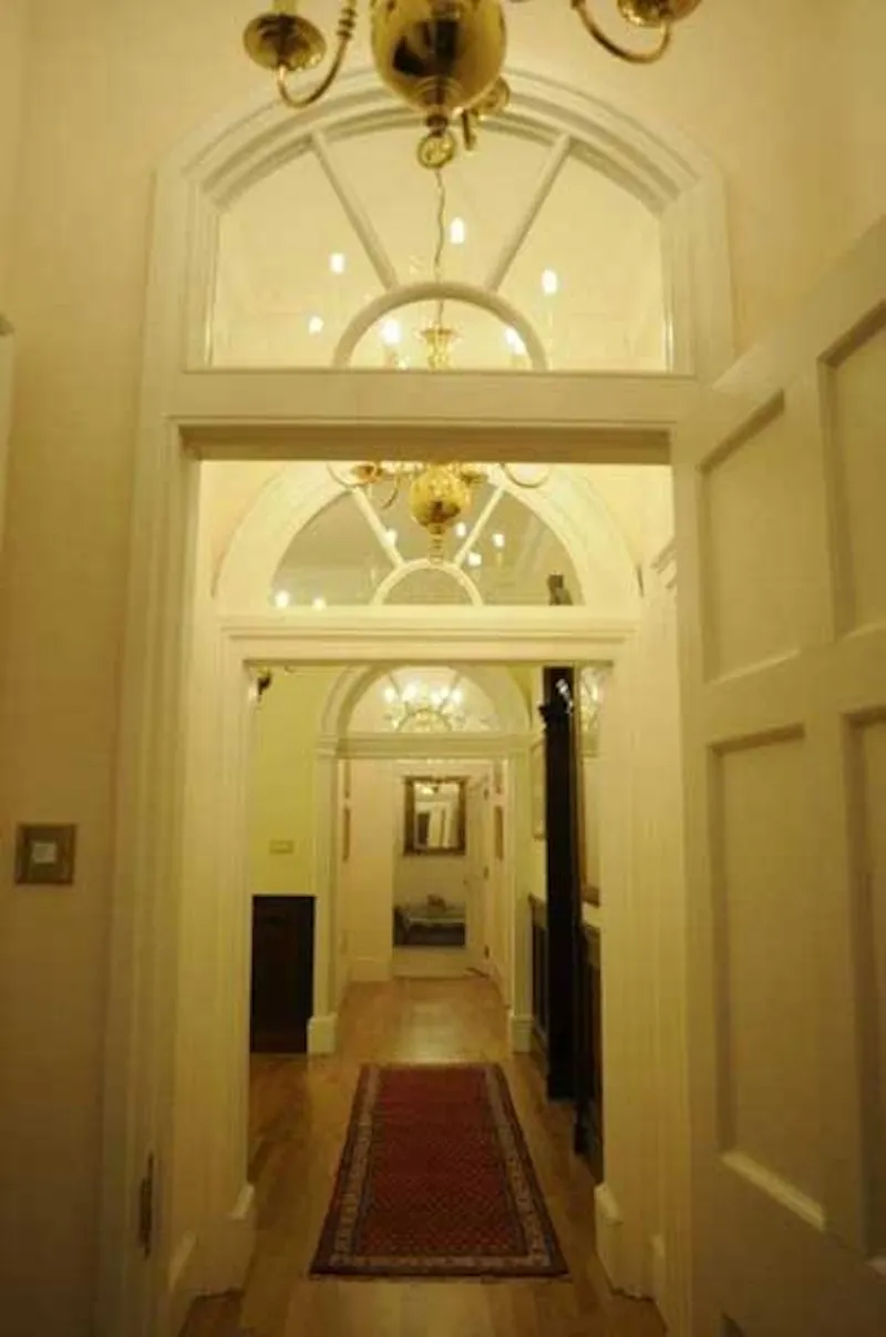 Palladian house in Blackwater, A1121 (photo 15)
