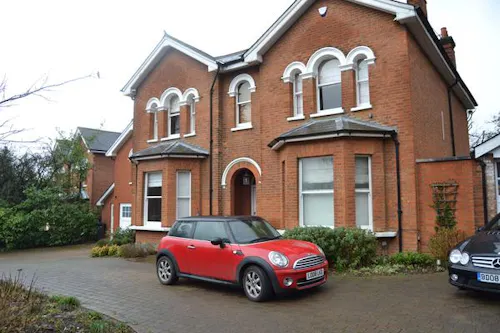 Large detached house in Ealing, B1280