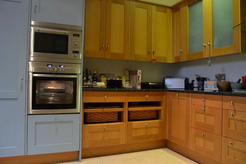 Large detached house in Ealing, B1280 (photo 10)