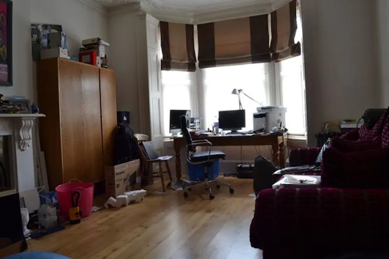 Large detached house in Ealing, B1280 (photo 14)