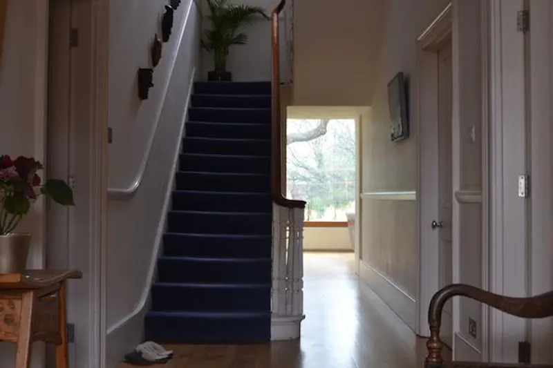 Large detached house in Ealing, B1280 (photo 18)