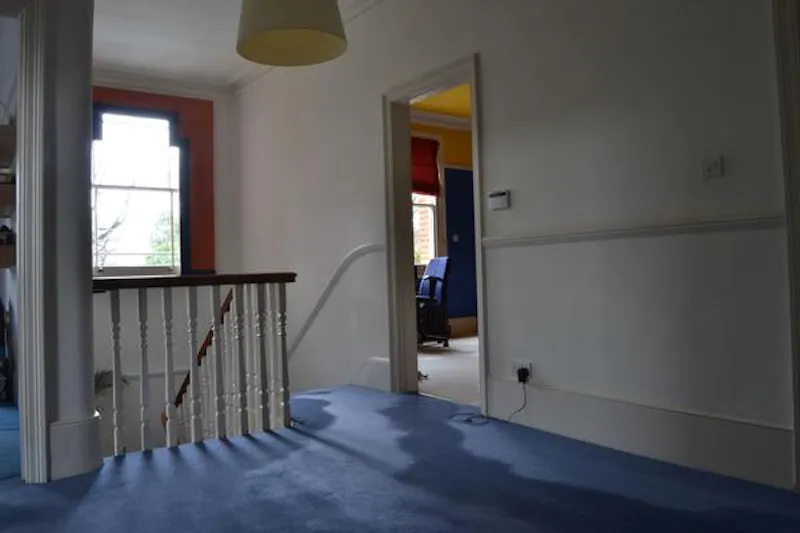 Large detached house in Ealing, B1280 (photo 19)