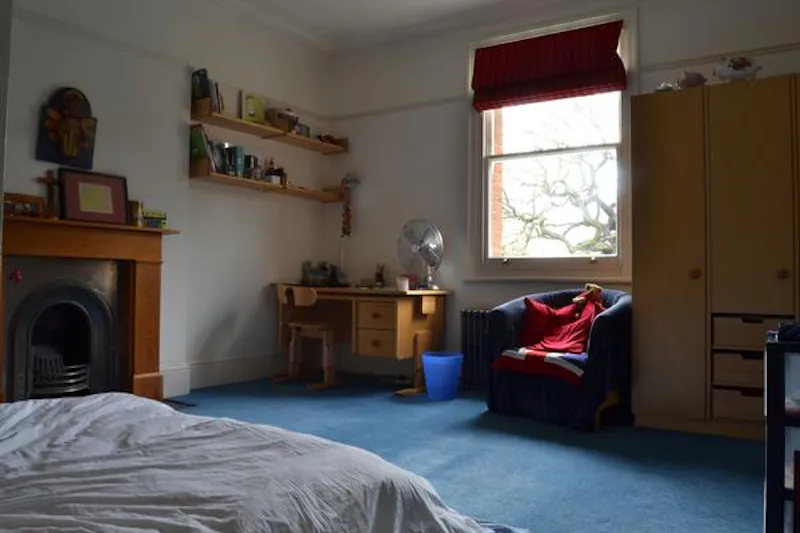 Large detached house in Ealing, B1280 (photo 20)
