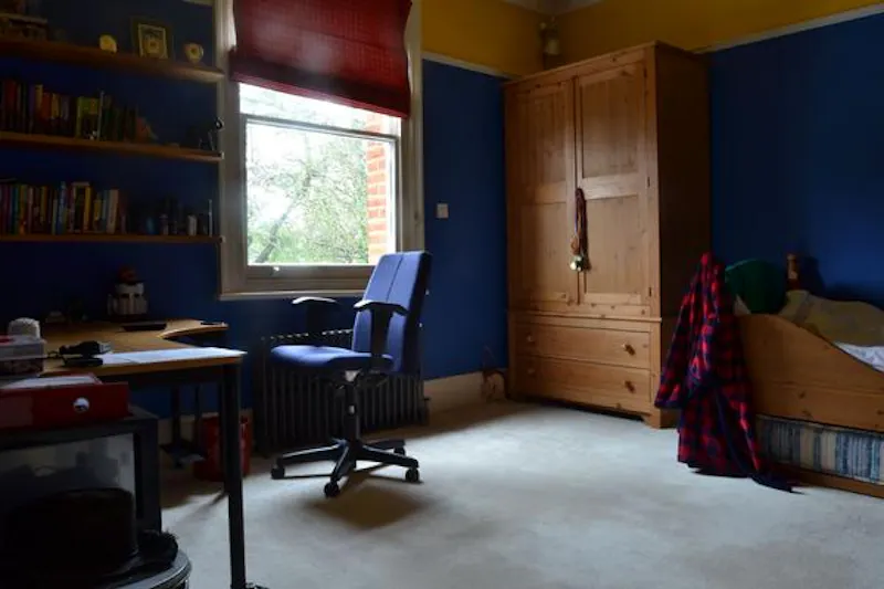 Large detached house in Ealing, B1280 (photo 22)