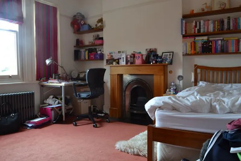 Bedroom - child's at Large detached house in Ealing, B1280 (photo 23)