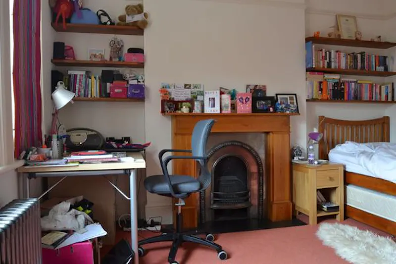 Large detached house in Ealing, B1280 (photo 24)