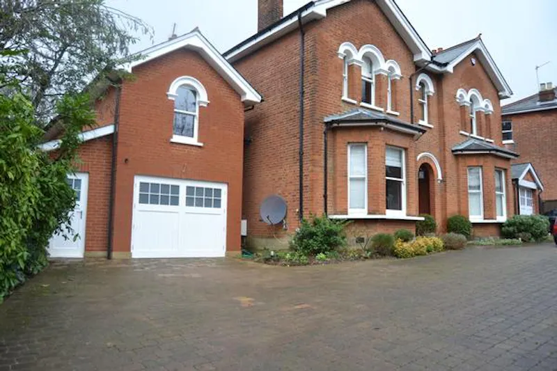 Garage at Large detached house in Ealing, B1280 (photo 31)