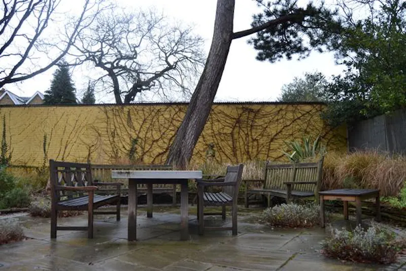 Large detached house in Ealing, B1280 (photo 34)