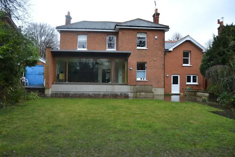Large detached house in Ealing, B1280 (photo 39)