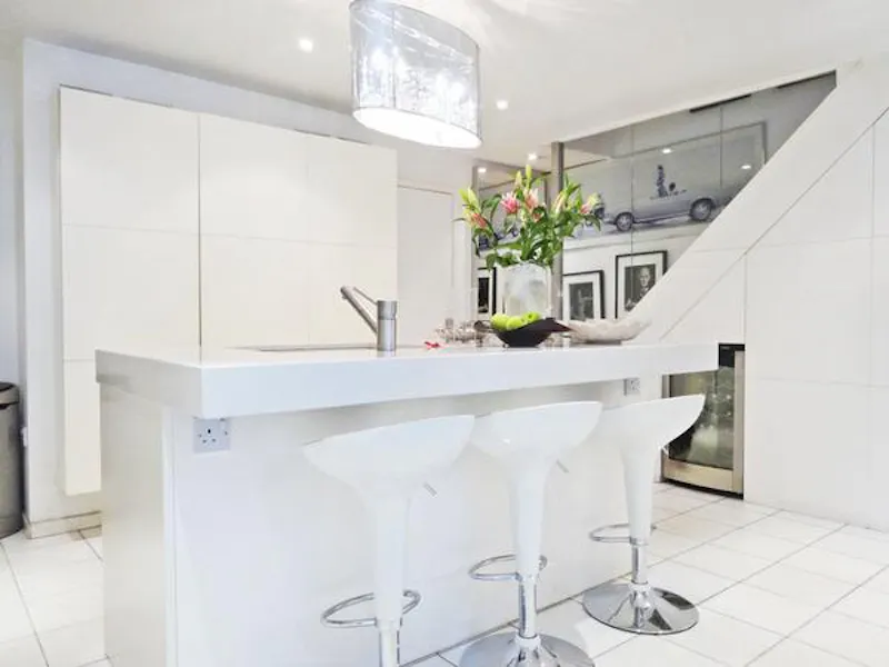 Kitchen at Glamorous Chelsea house, B1249 (photo 10)