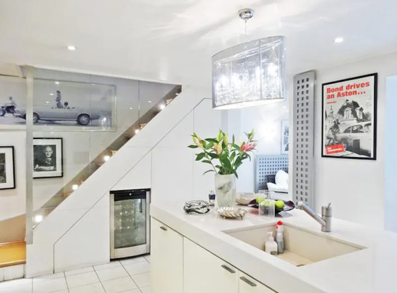 Staircase at Glamorous Chelsea house, B1249 (photo 12)