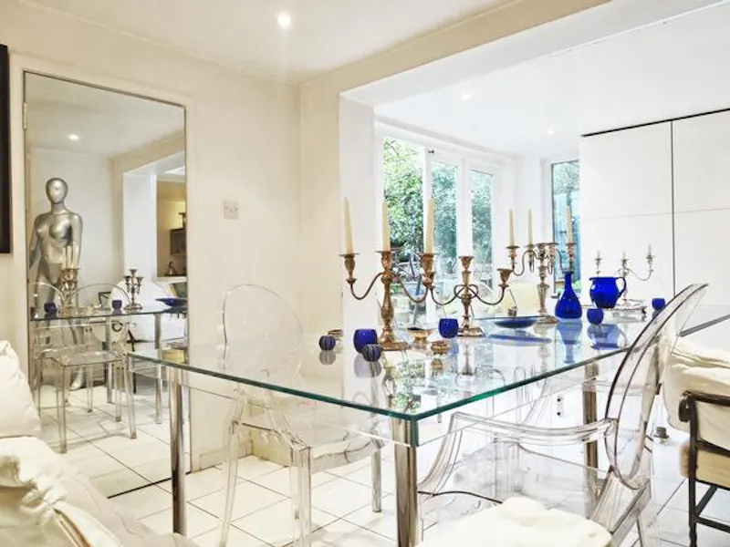 Dining room at Glamorous Chelsea house, B1249 (photo 16)
