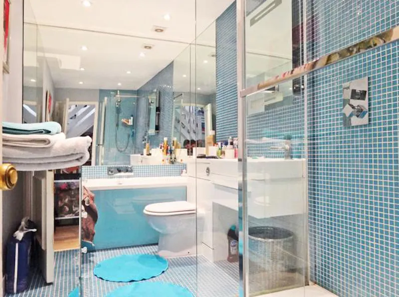 Bathroom at Glamorous Chelsea house, B1249 (photo 28)
