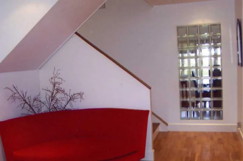 Staircase at Film location D1753 in Berkshire (photo 5)
