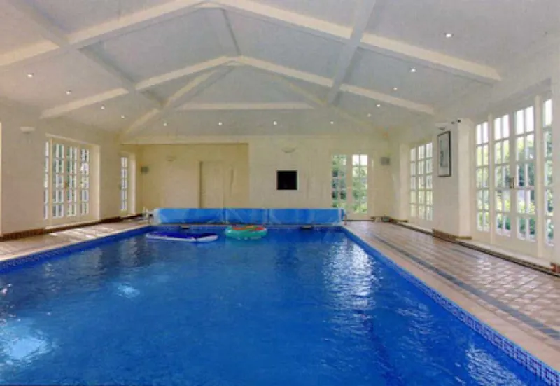 Swimming pool - indoor at Film location D1746 in Berkshire (photo 4)