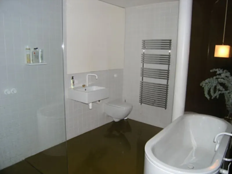 Bathroom at Open plan loft in Hoxton, F546 (photo 12)