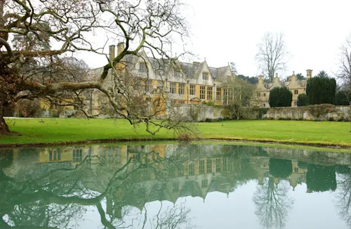 Historic Cotswolds Jacobean manor, M14