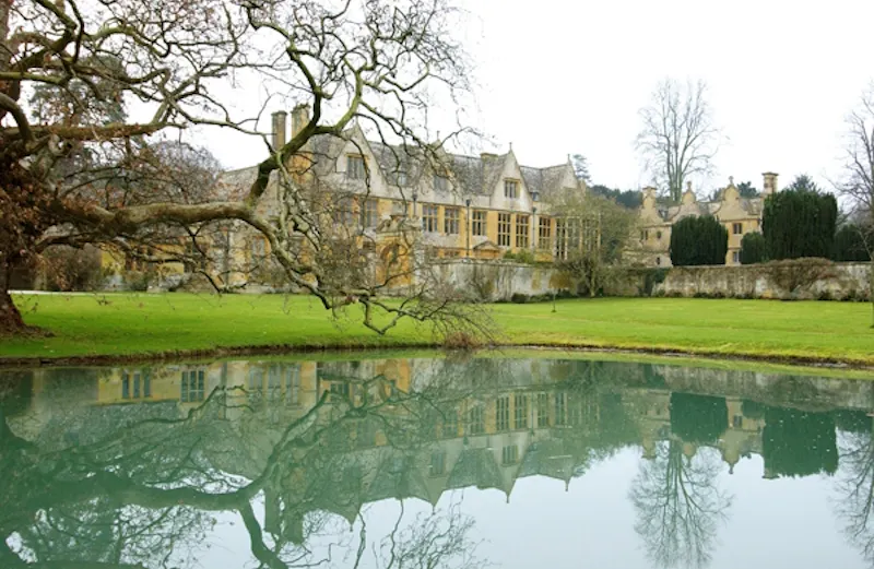 Historic Cotswolds Jacobean manor, M14 (photo 1)