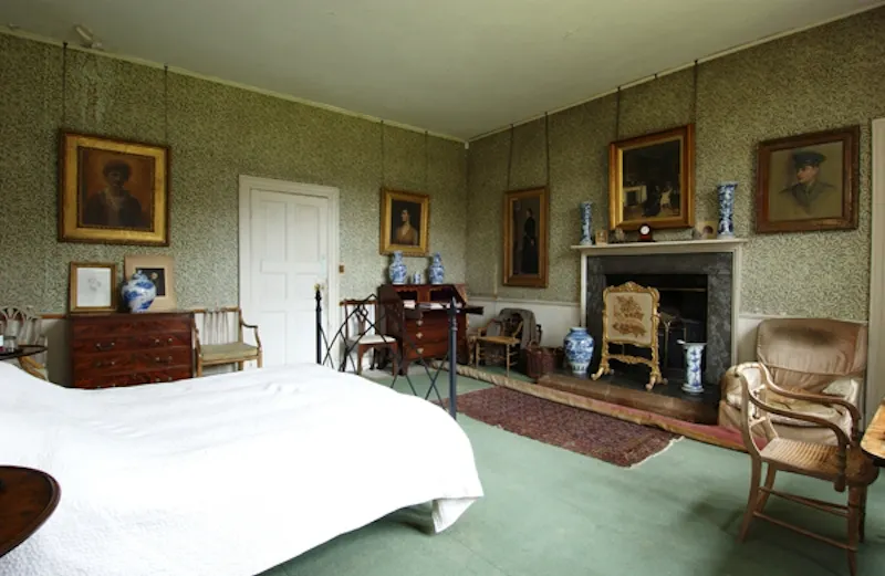 Bedroom at Historic Cotswolds Jacobean manor, M14 (photo 17)