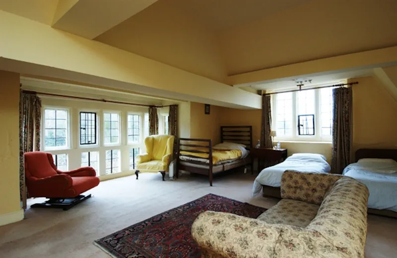 Bedroom at Historic Cotswolds Jacobean manor, M14 (photo 18)