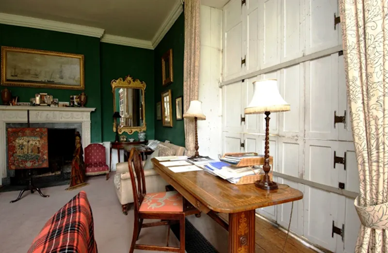 Historic Cotswolds Jacobean manor, M14 (photo 13)