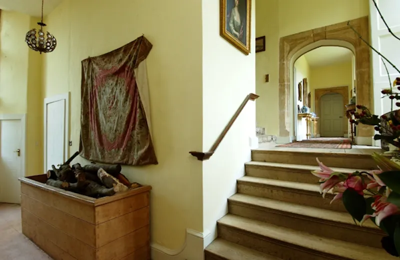 Entrance hall at Historic Cotswolds Jacobean manor, M14 (photo 19)