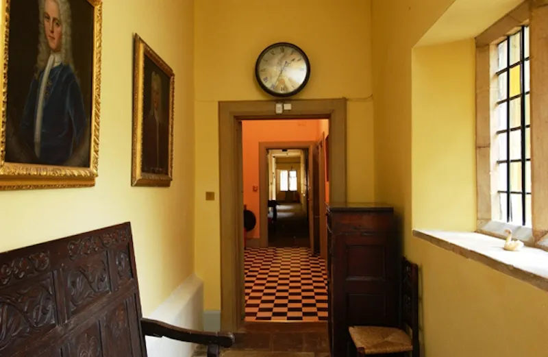 Historic Cotswolds Jacobean manor, M14 (photo 22)