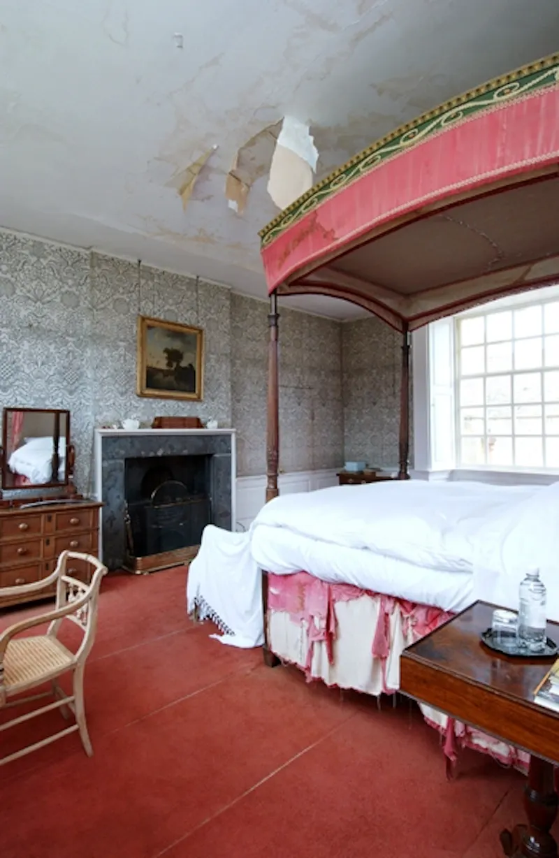 Bedroom at Historic Cotswolds Jacobean manor, M14 (photo 23)