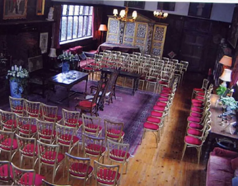 Entrance hall at Period Hall of Chiddingfold, M249 (photo 3)