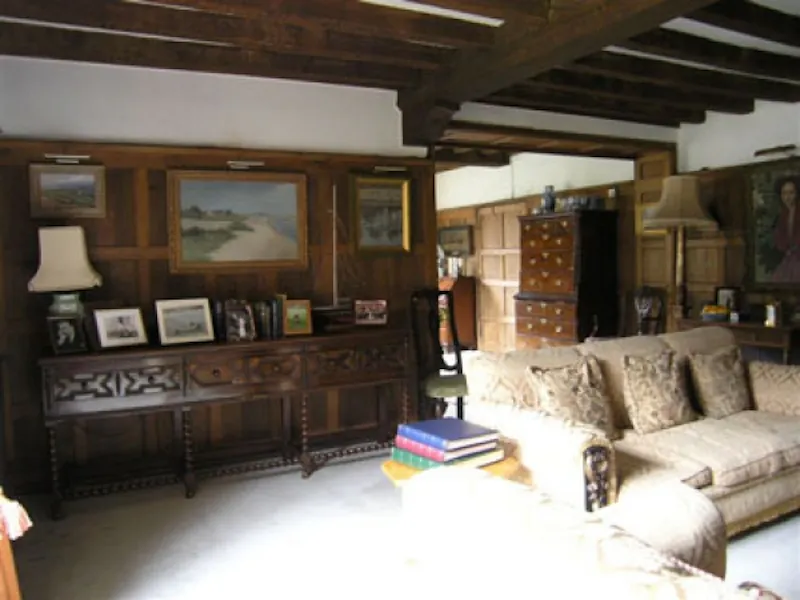Living Room at Period Hall of Chiddingfold, M249 (photo 8)