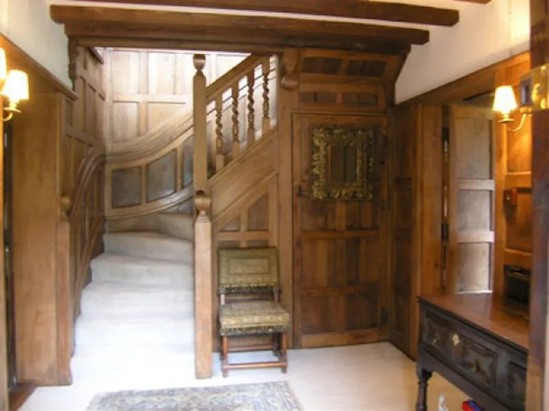 Panelling at Period Hall of Chiddingfold, M249 (photo 10)