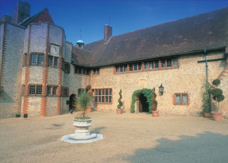 Driveway at Film location D1929 in Norfolk (photo 3)