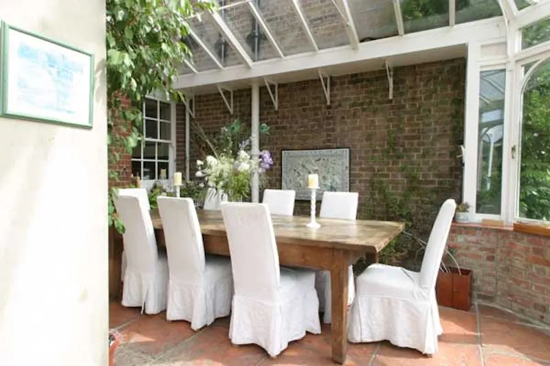 Conservatory at Chandler's Cross country estate, A480 (photo 11)