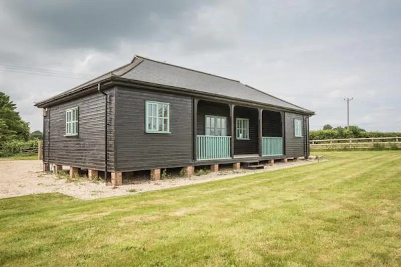Summer house at Chandler's Cross country estate, A480 (photo 47)