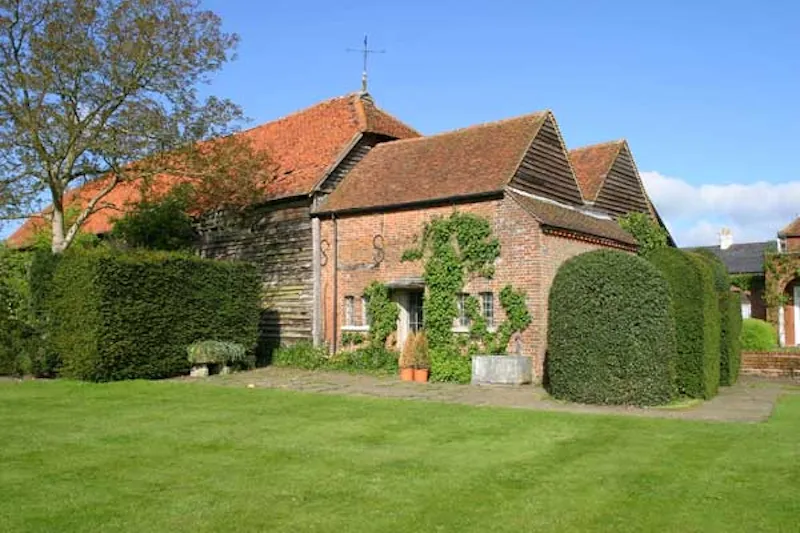 Stable / Outbuildings at Chandler's Cross country estate, A480 (photo 58)