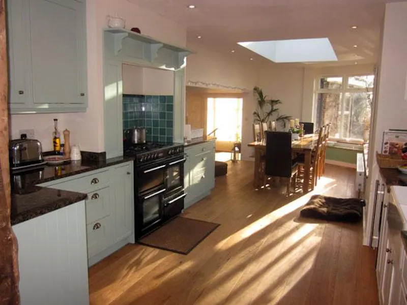 Dining room at Film location D1813 in Middlesex (photo 8)
