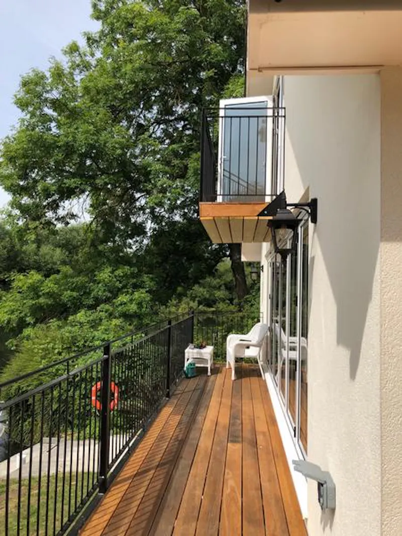 Balcony at Film location D1813 in Middlesex (photo 15)